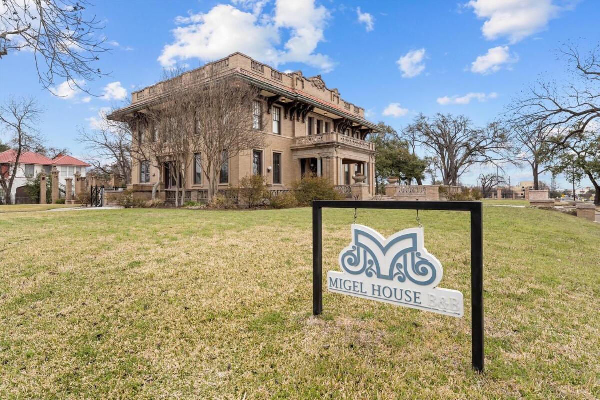 Historic Migel House In Downtown Waco Villa Екстериор снимка